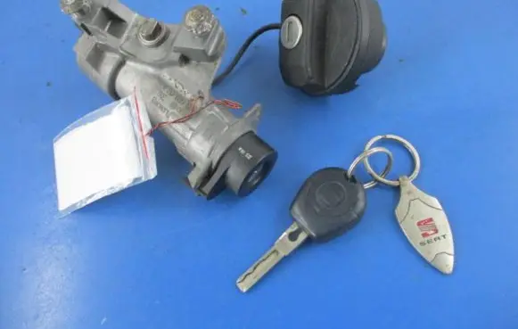 Seat Ibiza III (6L) Ignition lock 4B0905851C
