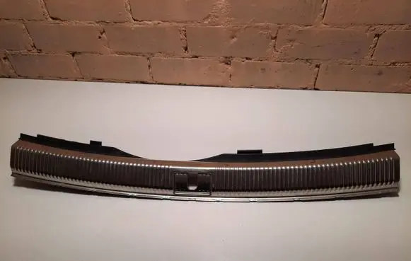 Trunk/boot sill cover protection