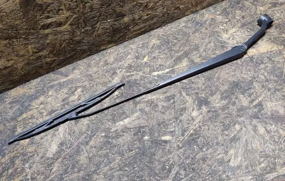 Mitsubishi Space Star Front wiper blade arm C8257