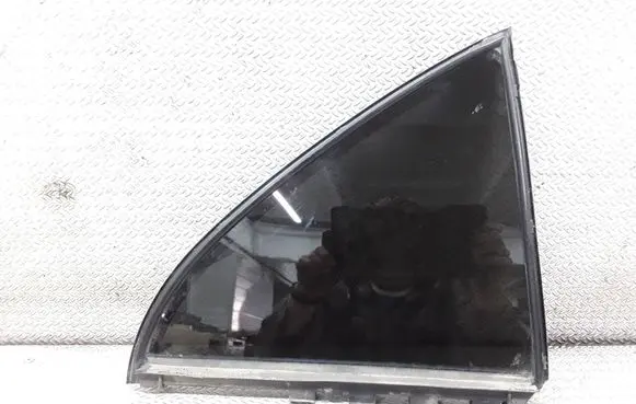 Toyota Avensis T250 Rear vent window glass 