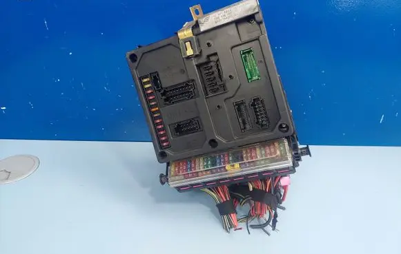 Ford Galaxy Fuse module 7M0971882A S108145300H SI08I52001