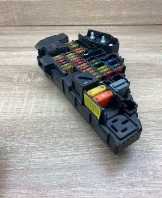 BMW 5 E60 E61 Fuse module 6906601 6906588