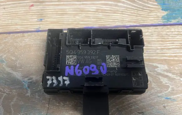 Audi A1 Door control unit/module 5Q4959392F