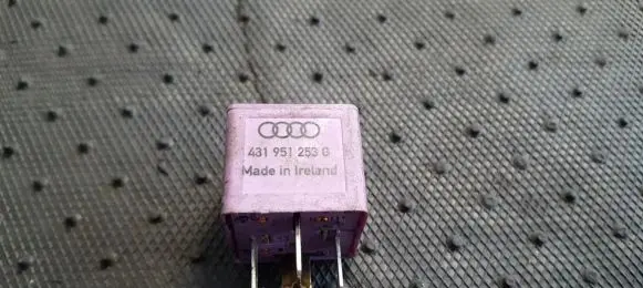 Volkswagen PASSAT B5 Other relay 431951253G 899516000