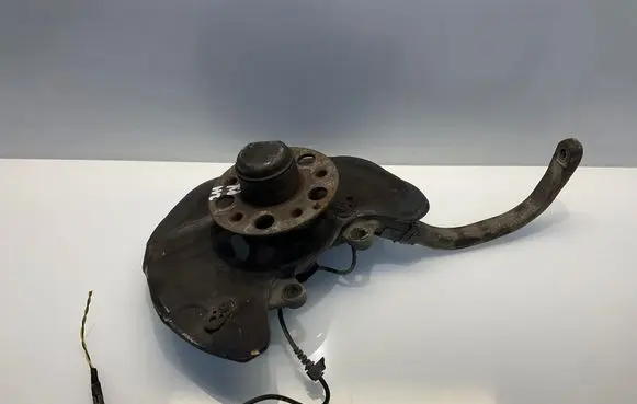 Mercedes-Benz E W211 Front wheel hub A2113306420 2113306420