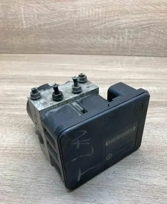 Volkswagen Golf V ABS Pump 1K0907379Q 1K0614517M