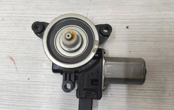 Mazda 3 III Rear door window regulator motor BHN95858X