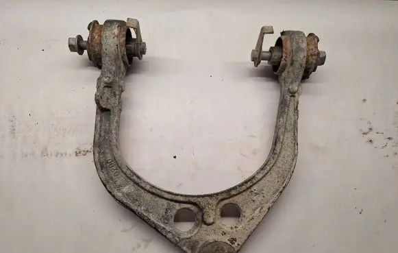 Chrysler 300C Front control arm RHD12