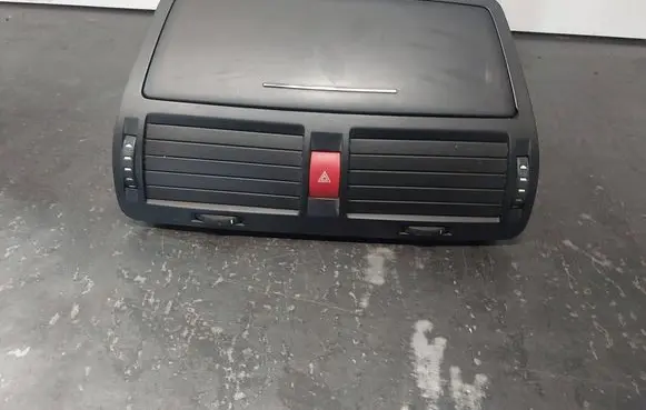 Skoda Octavia Mk2 (1Z) Dash center air vent grill 1Z0820951