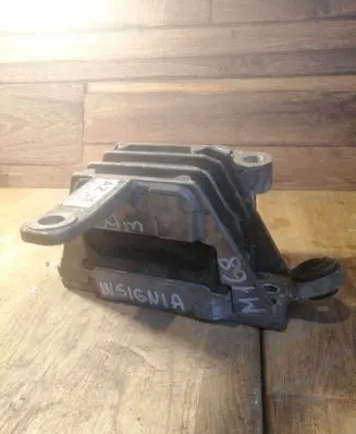 Opel Insignia A Engine mount bracket