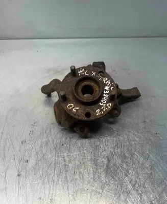 Nissan X-Trail T30 Front wheel hub spindle knuckle 40014JG000