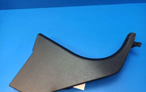 Foot area side trim