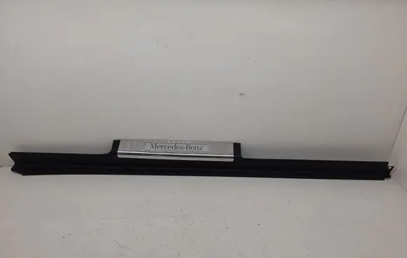 Mercedes-Benz R W251 Front sill trim cover A2516800135