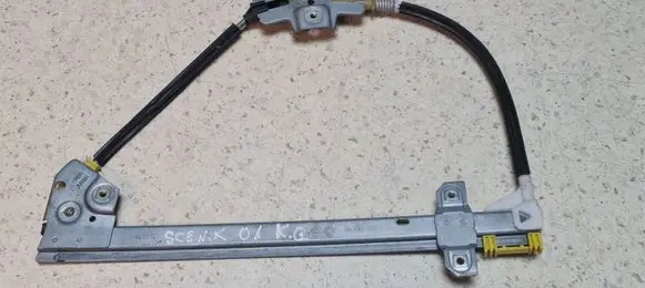 Rear door manual window regulator