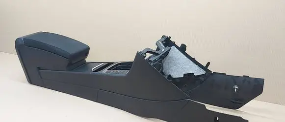 Volkswagen PASSAT B7 Armrest 