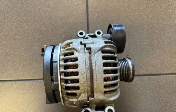 BMW 3 E90 E91 Generator/alternator 7532966 0124525059