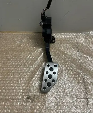 Subaru Forester SK Accelerator throttle pedal 36010FL031 1988001181 03D05B00012