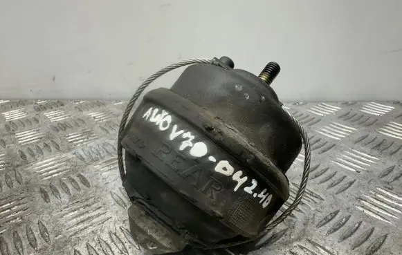 Engine mount bracket