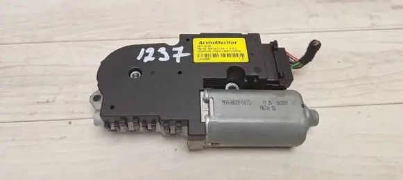 Opel Insignia A Sunroof motor/actuator 13322329