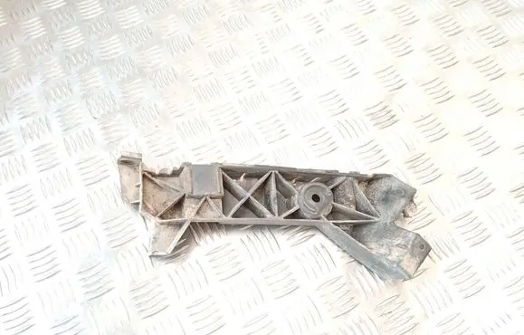 Rear bumper mounting bracket