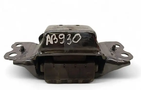 Volkswagen Tiguan Engine mount bracket 5QA199555G