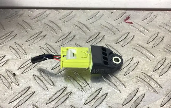 Lexus CT 200H Airbag deployment crash/impact sensor 8983175010
