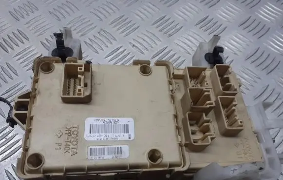 Toyota Corolla Verso E121 Fuse box set 89221-0F010