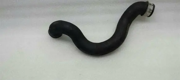 Mercedes-Benz C W204 Engine coolant pipe/hose A2045013082