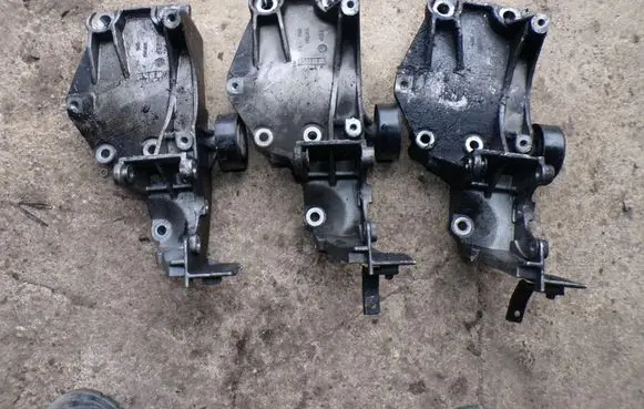 Alfa Romeo 159 Generator/alternator bracket 55197248