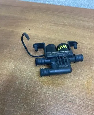 BMW X5 E70 Coolant heater control valve 641169105404 E1496