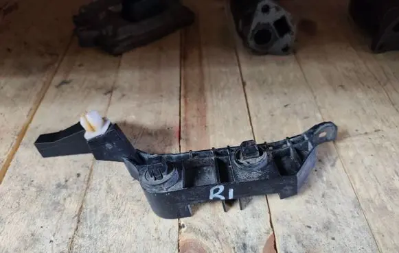 Honda Accord Fender mounting bracket