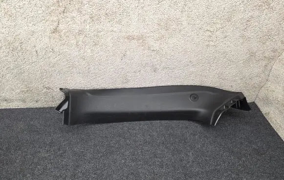 Maserati Levante Tailgate/trunk side cover trim 670040403