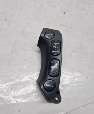 Hyundai Santa Fe Steering wheel buttons/switches 967002B050