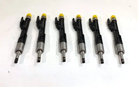 BMW 2 F22 F23 Fuel injectors set 76399940261500172