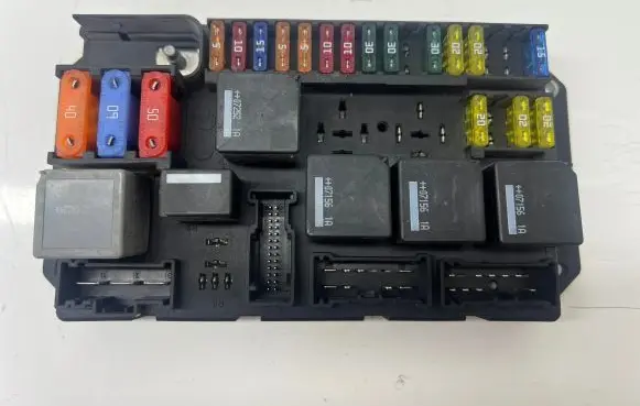 Land Rover Range Rover L322 Fuse module YQE500370