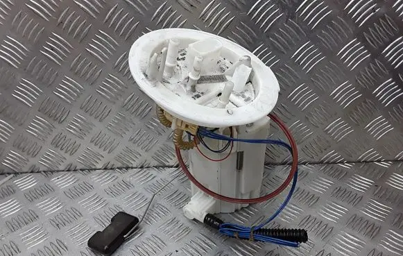 Audi A5 8T 8F Fuel injection high pressure pump 8k0919050d