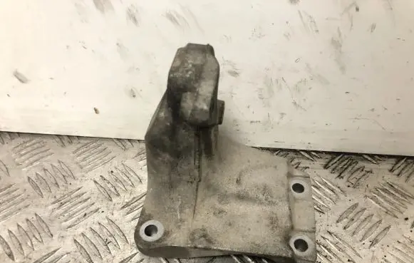 BMW 4 F32 F33 Engine mounting bracket 6788612