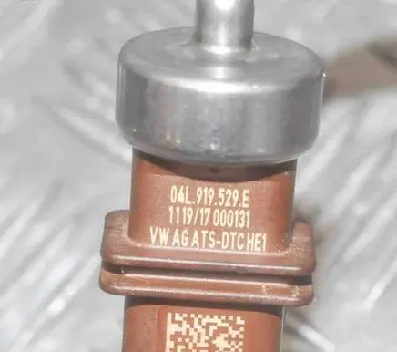 Audi A4 S4 B9 8W Oil temperature sensor 04L919529E