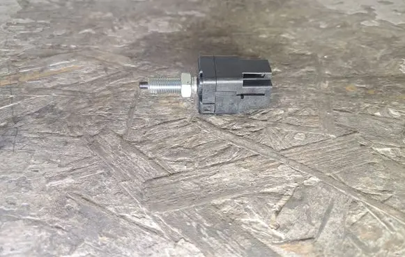 Subaru Legacy Brake pedal sensor switch 8415H