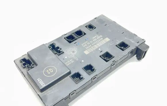 Mercedes-Benz CLK A209 C209 Door control unit/module 2098201926