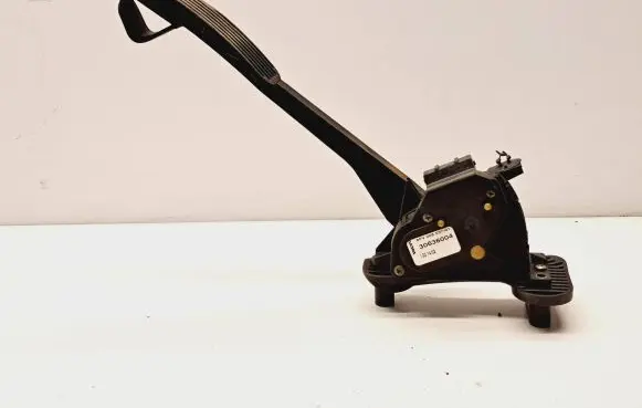 Volvo V70 Accelerator throttle pedal 30636004 6PV00853701