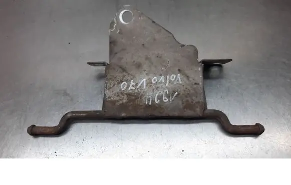 Volvo V70 Fender mounting bracket