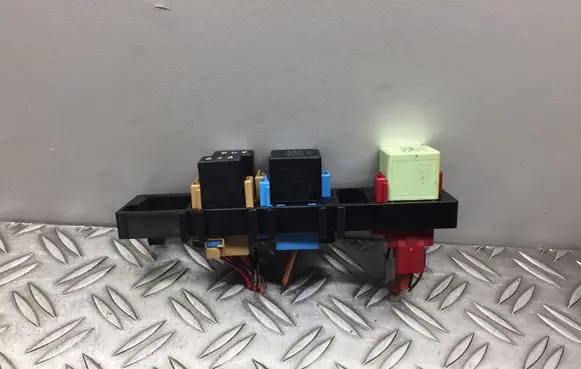 Volkswagen Golf VI Fuse module 7N0937503A 7N0937503