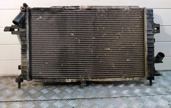 Opel Astra H Coolant radiator