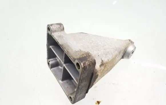 Mercedes-Benz C W203 Engine mounting bracket A2712230804