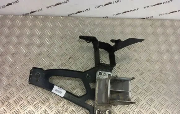BMW 5 E60 E61 Headlight/headlamp mounting bracket 7033732