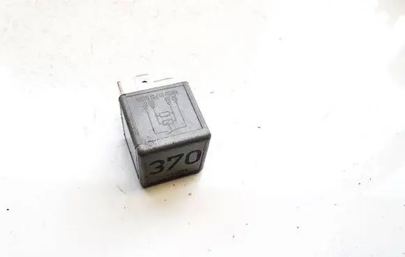 Volkswagen PASSAT B5.5 Other relay 8D0951253A v23134-j52-x300