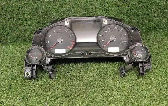 Audi A8 S8 D3 4E Speedometer (instrument cluster) 4E0920981DX 4E0920981D