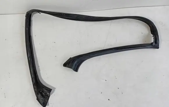 Ford Mustang V Sunroof sealing rubber 
