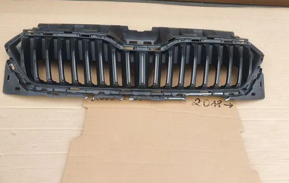 Front bumper upper radiator grill